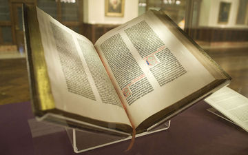 1200px-Gutenberg_Bible,_Lenox_Copy,_New_York_Public_Library,_2009._Pic_01.jpg
