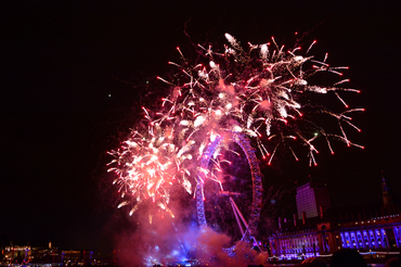 New_Years_2014_Fireworks_-_London_Eye-WM.jpg